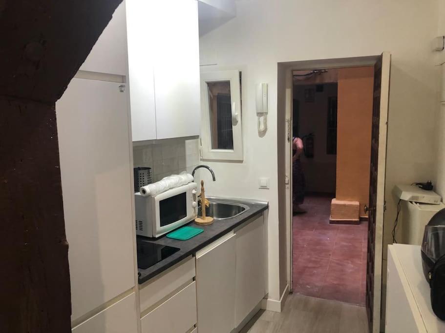 Tesorito, Estudio Individual En Malasana, Bajo Pequeno En Calle Del Tesoro Appartement Madrid Buitenkant foto